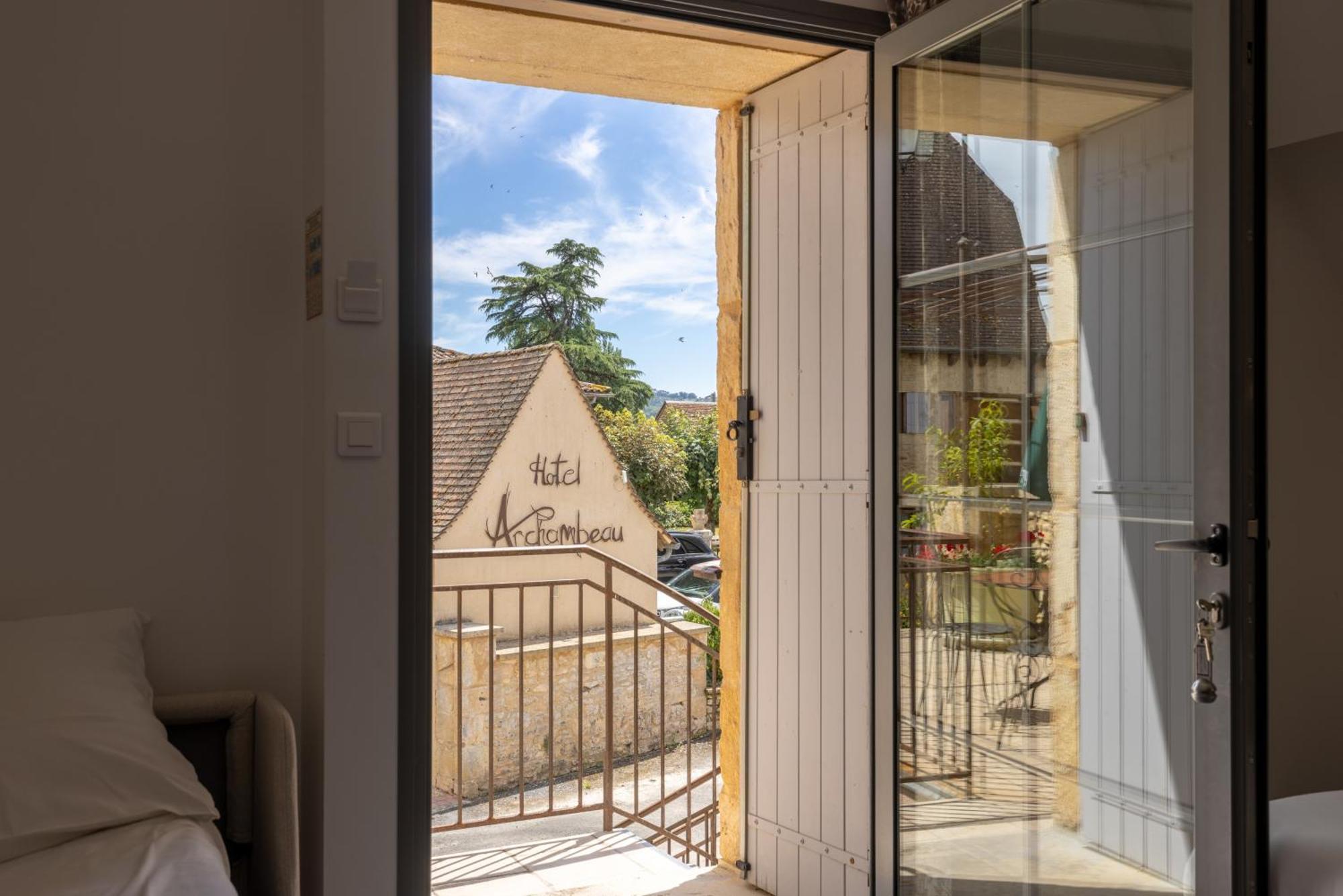 Logis Hotel Archambeau Thonac Exterior foto